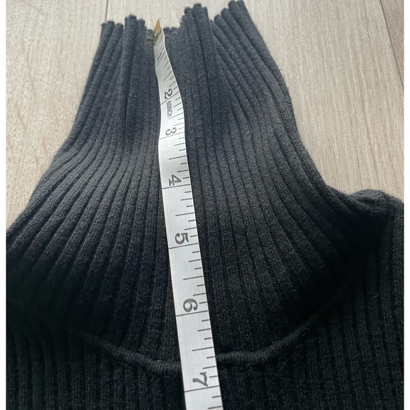 Banana Republic Ribbed Turtleneck Sweater, Short sleeve, Black, XS - Picture 6 of 8
